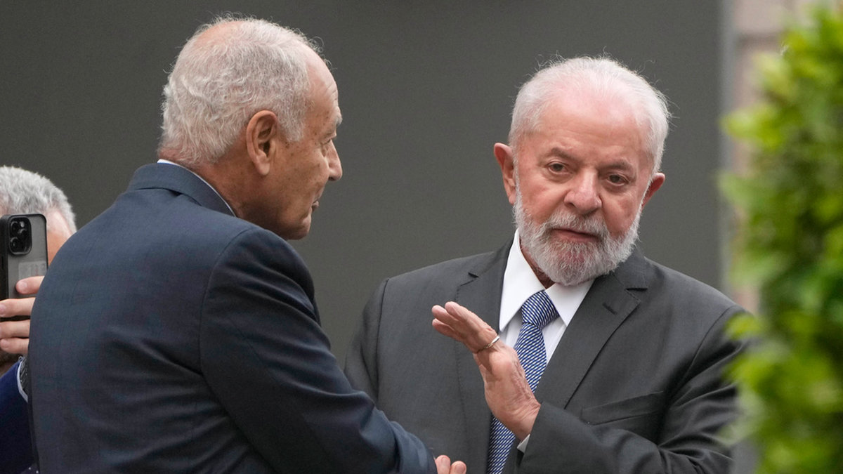 Brasiliens president Luiz Inácio Lula da Silva, till höger i bild, under ett möte med Arabförbundet generalsekreterare Ahmed Aboul Gheit i torsdags.