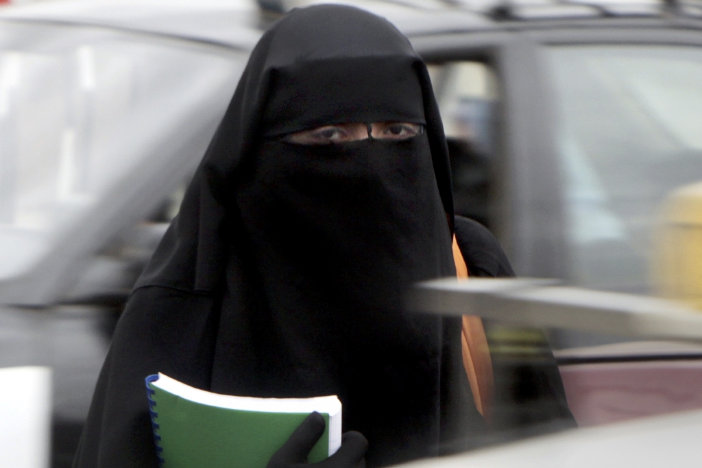 Högst 200 kvinnor i Danmark använder heltäckande slöja. På bilden ses en kvinna i niqab.