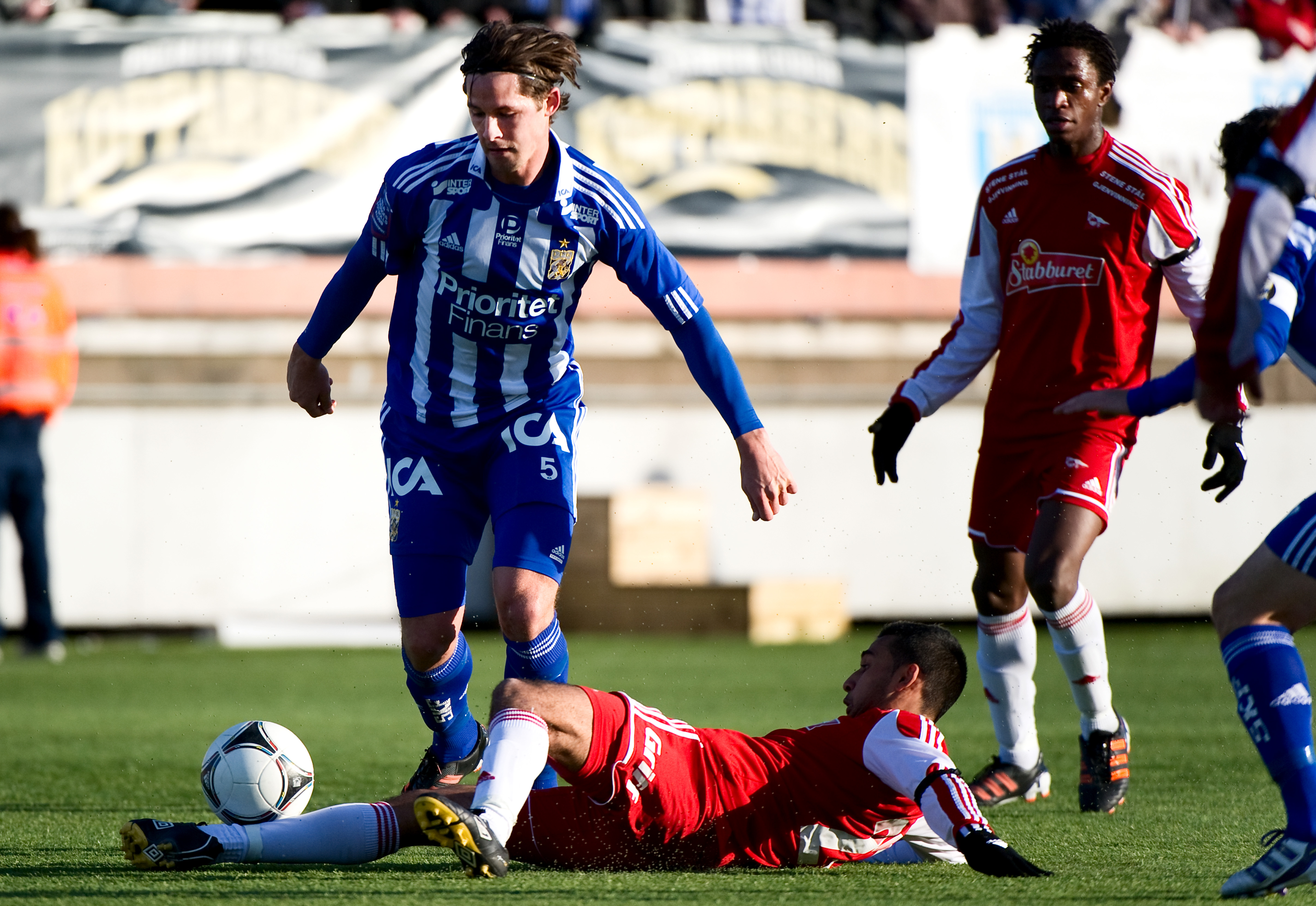 5. Philip Haglund, defensiv mittfältare. Betyg: 4/5. Smart mittfältare som bidrar med sitt energiska spel. Avsaknaden av snabbhet är hans främsta svaghet. 5. Philip Haglund, defensiv mittfältare. Betyg: 4/5. Smart mittfältare som bidrar med sitt energiska spel. Avsaknaden av snabbhet är hans främsta svaghet.