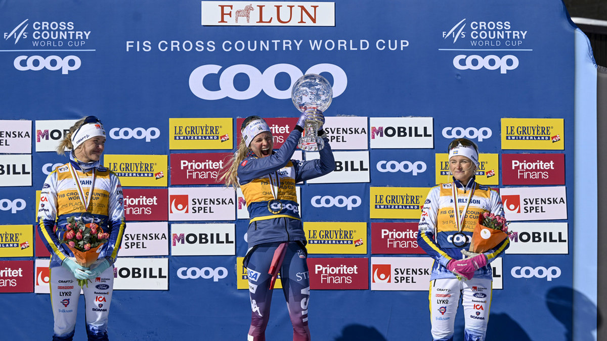 Jessie Diggins, USA, tog hem den totala världscupen före svenskorna Linn Svahn och Frida Karlsson.