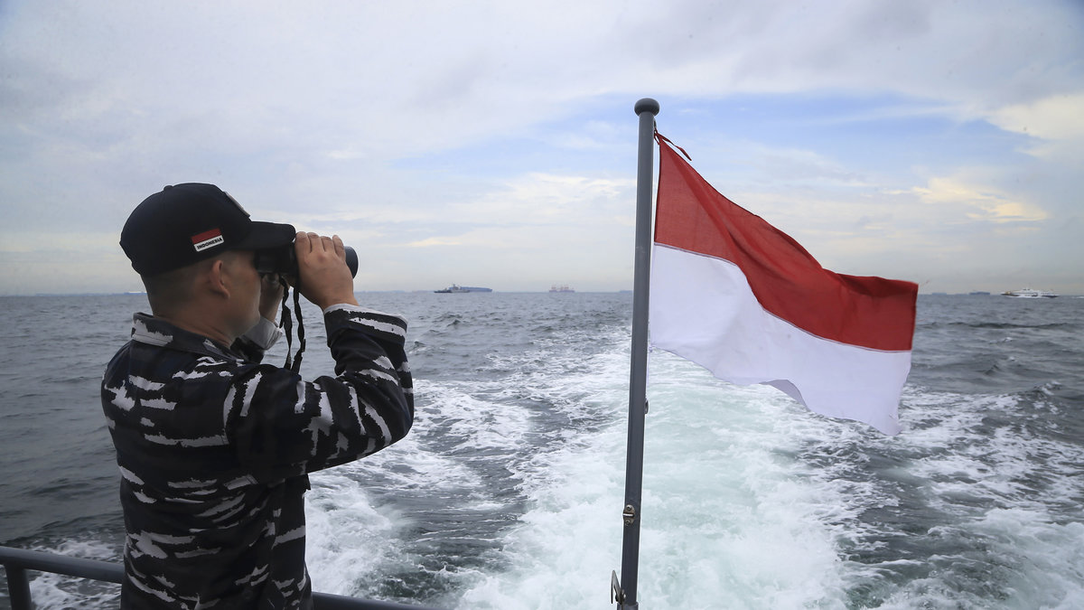 Flottan i Indonesien söker efter den försvunna ubåten utanför Balis kust.