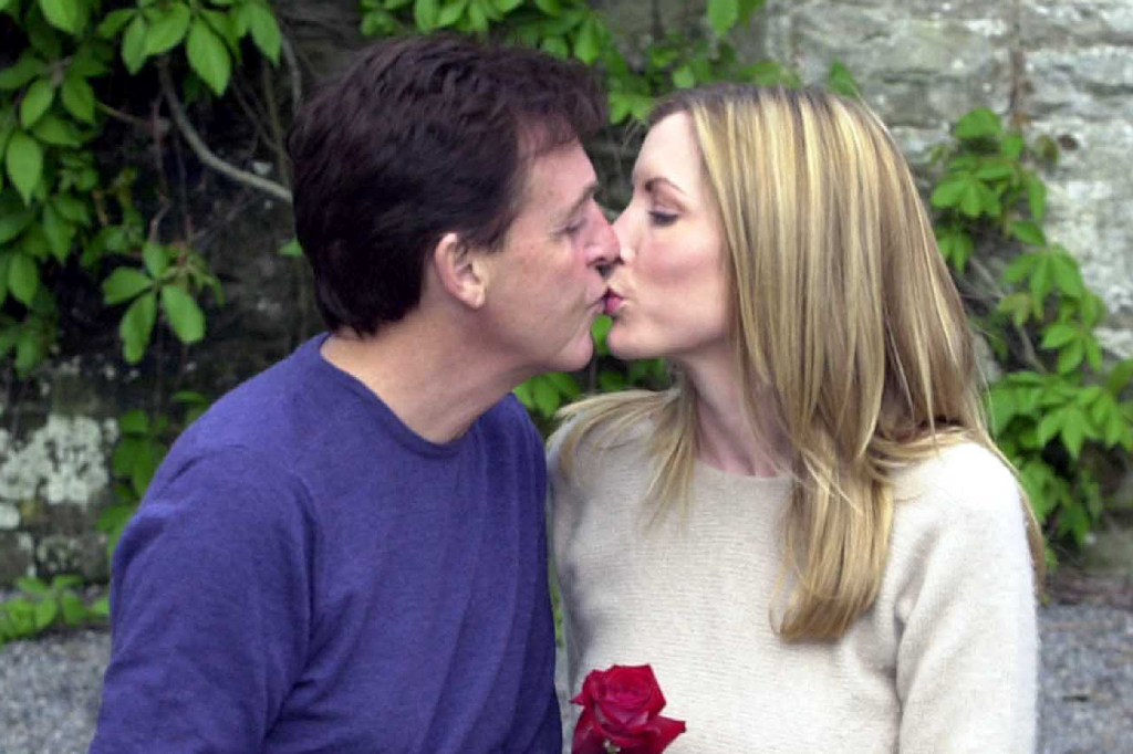 8. I sitt andra äktenskap blev Heather Mills byte för Paul McCartney. Kostnaderna för bröllopet blev 19 110 000 kronor. Äktenskapet höll i 6 år. 8. I sitt andra äktenskap blev Heather Mills byte för Paul McCartney. Kostnaderna för bröllopet blev 19 110 000 kronor. Äktenskapet höll i 6 år.