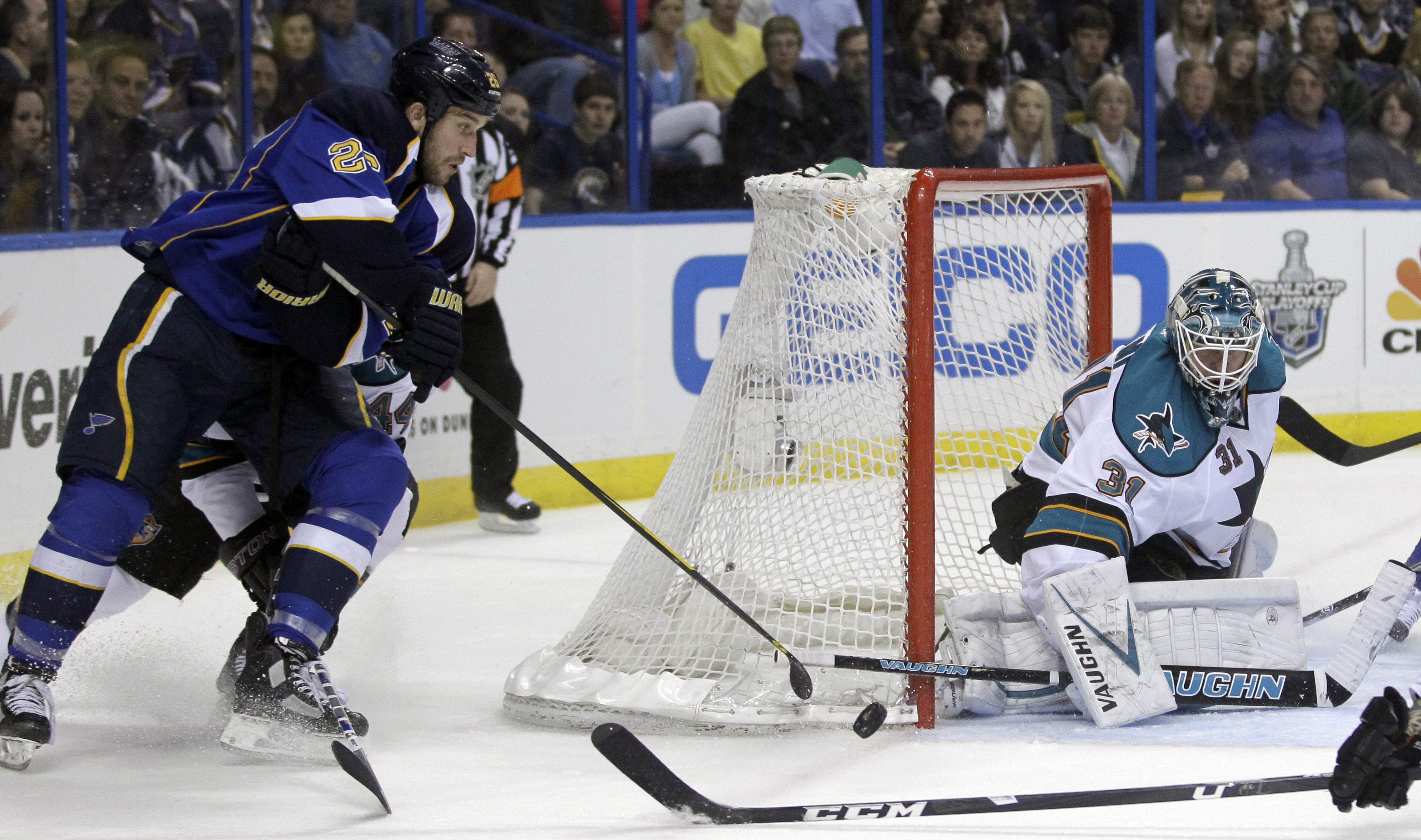 Jamie Langenbrunner, David Perron och Andy McDonald blev målskyttar. Patrik Berglund stod för en assist.
För San Jose är det slutspelat och backen Douglas Murray kan bli aktuell för VM-spel. Jamie Langenbrunner, David Perron och Andy McDonald blev målskyttar. Patrik Berglund stod för en assist.
För San Jose är det slutspelat och backen Douglas Murray kan bli aktuell för VM-spel.