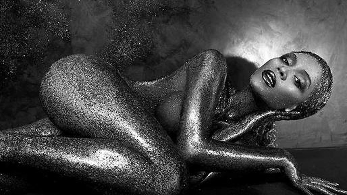Beyoncé poserade naken och kroppsmålad för magasinet Flaunt. 
