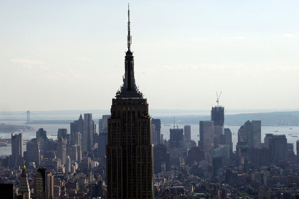 Detta efter att bygget passerat Empire State Buildings 381 meter.