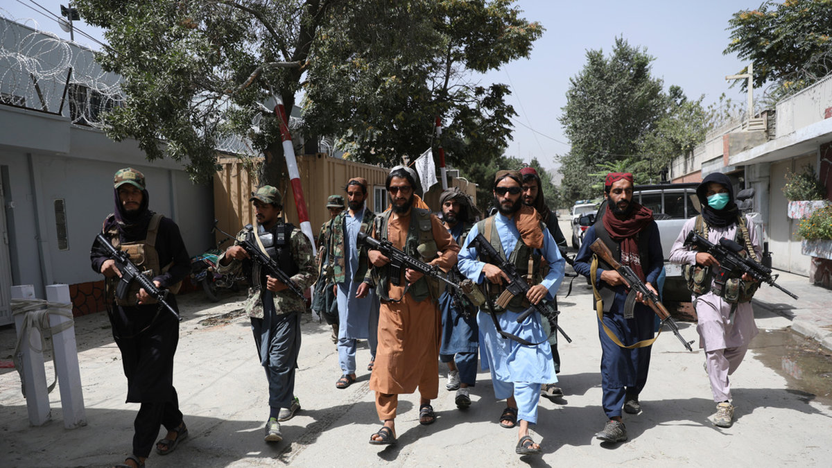 Talibaner patrullerar gatorna i Kabul efter maktövertagandet i augusti. Arkivbild.