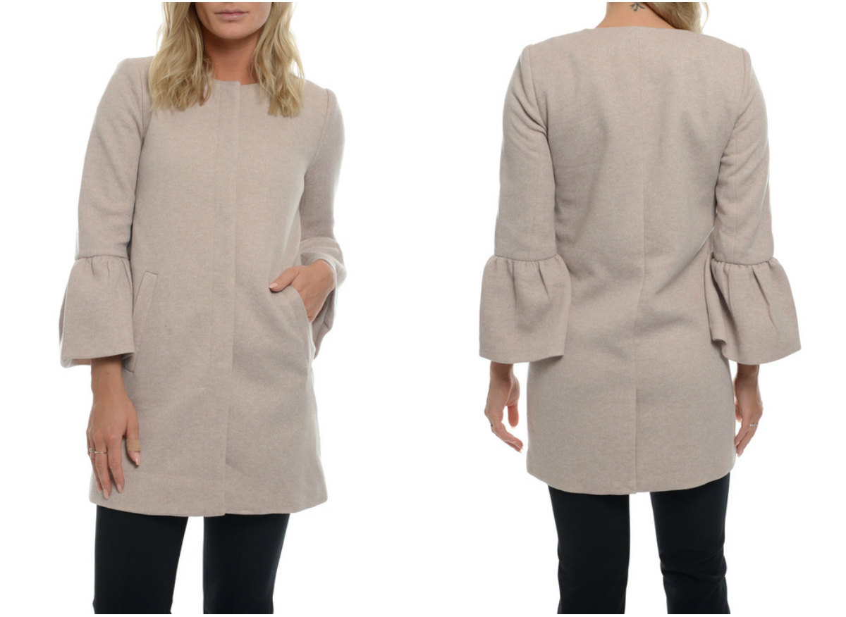 Beige kappa med volangärm Beige kappa med volangärm