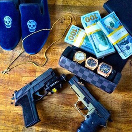 Den här killen packar för sin spontanresa till Las Vegas. Den här killen packar för sin spontanresa till Las Vegas.