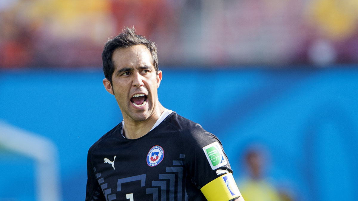 Hela drömelvan i VM enligt den spanska tidningen: Målvakt är Claudio Bravo, Chile.
