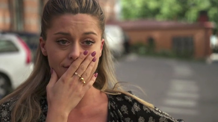 Bianca Ingrosso utanför Stockholms centrum för ätstörningar) Bianca Ingrosso utanför Stockholms centrum för ätstörningar)