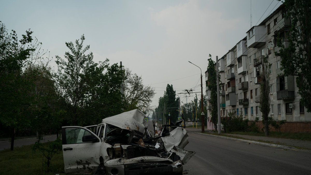 Bil i Sievjerodonetsk efter rysk attack. Bild från 13 maj.
