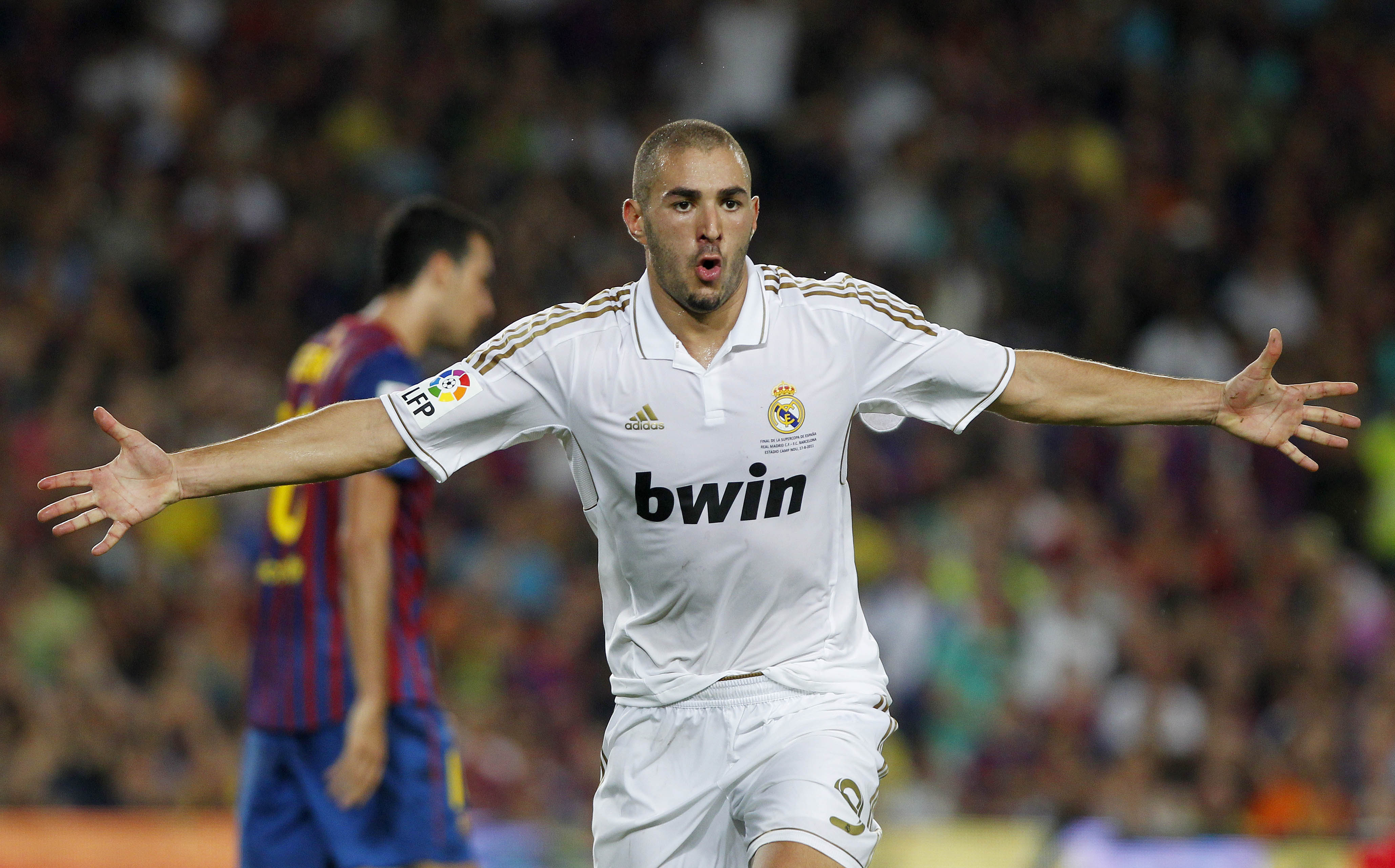 Karim Benzema fick José Mourinhos förtroende från start. Med sitt 2-2-mål skapade han även spänning i matchen. Men slutligen kunde förstås Messi avgöra drabbningen med en stenhård volleyspark. Karim Benzema fick José Mourinhos förtroende från start. Med sitt 2-2-mål skapade han även spänning i matchen. Men slutligen kunde förstås Messi avgöra drabbningen med en stenhård volleyspark.