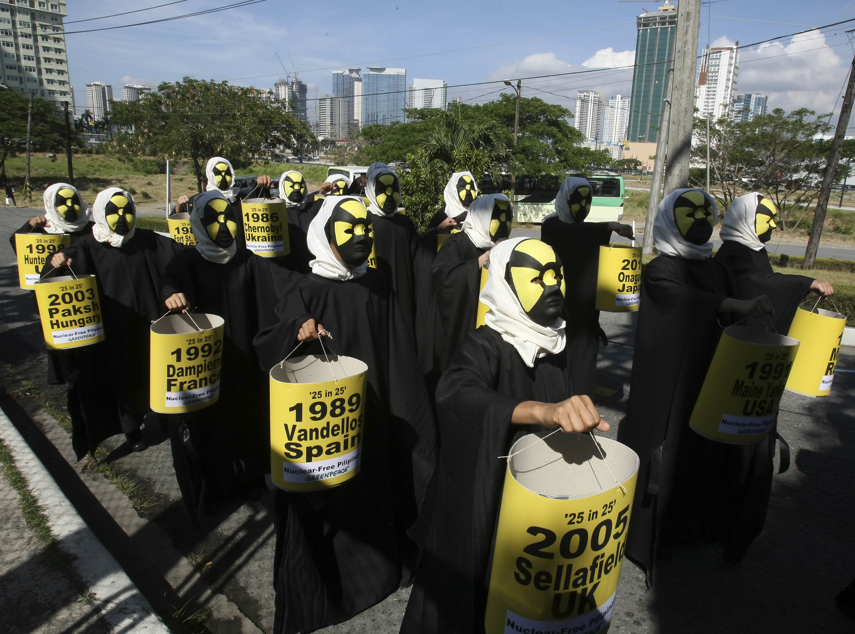På Filippinerna liksom i många andra länder protesterade man mot kärnkraften på årsdagen av Tjernobylolyckan.