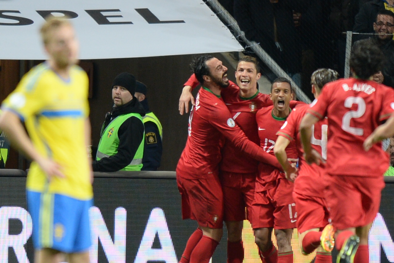 I minut 50 tar Portugal ledningen med 1-0 efter mål av Ronaldo. I minut 50 tar Portugal ledningen med 1-0 efter mål av Ronaldo.