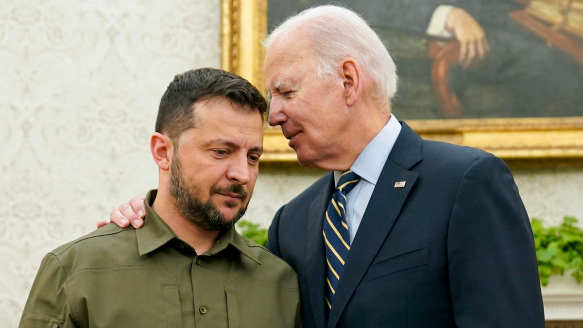Ukrainas president Volodymyr Zelenskyj och USA:s president Joe Biden i Vita huset.
