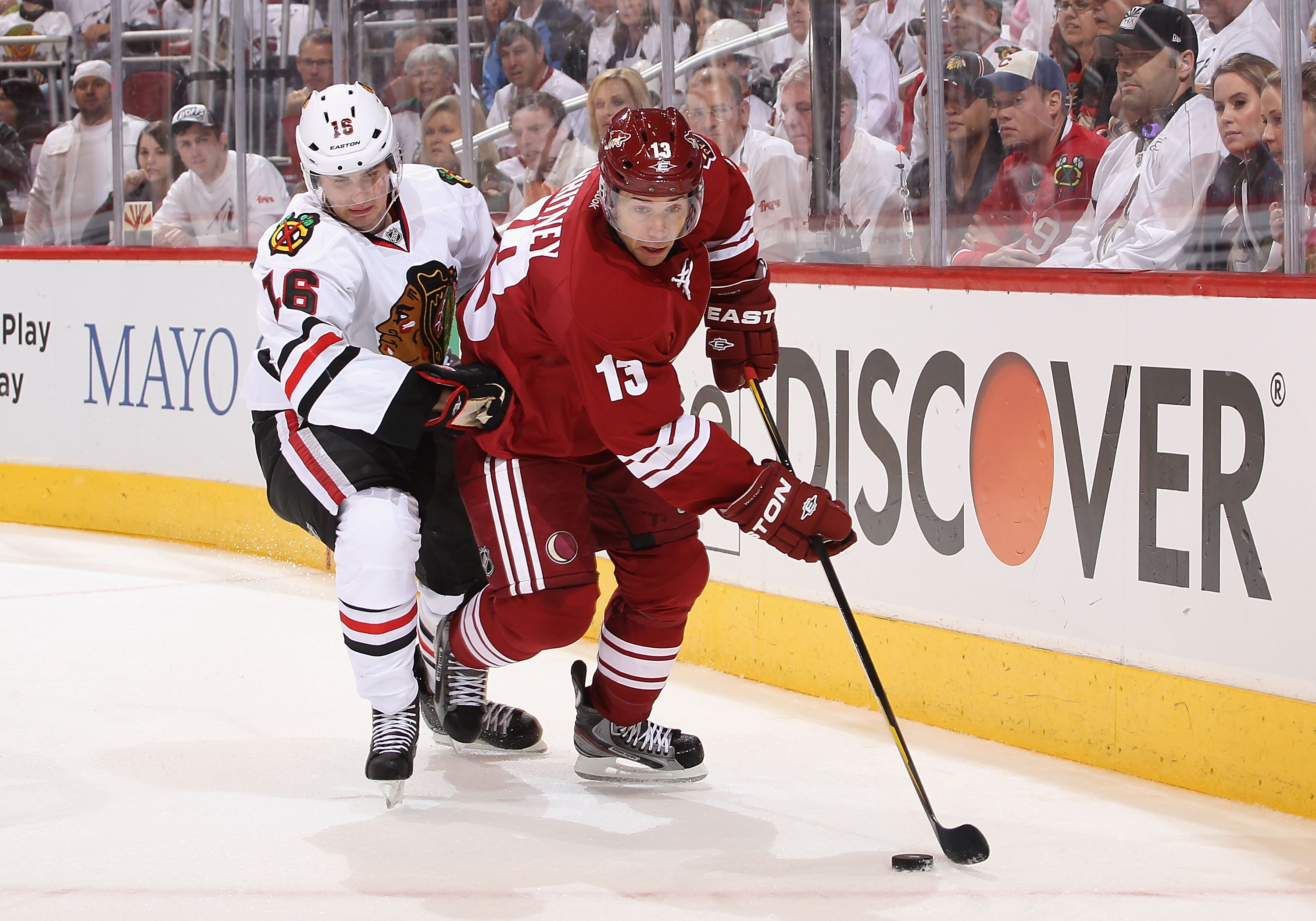 Marcus Krüger och hans Chicago Blackhawks vann matchen mot Phoenix Coyotes med 4-3 Marcus Krüger och hans Chicago Blackhawks vann matchen mot Phoenix Coyotes med 4-3