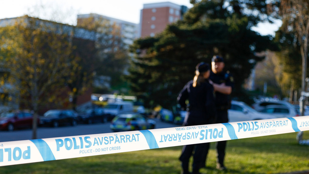 En man i 20-årsåldern sköts till döds i Jakobsberg den 8 maj i fjol. Arkivbild.