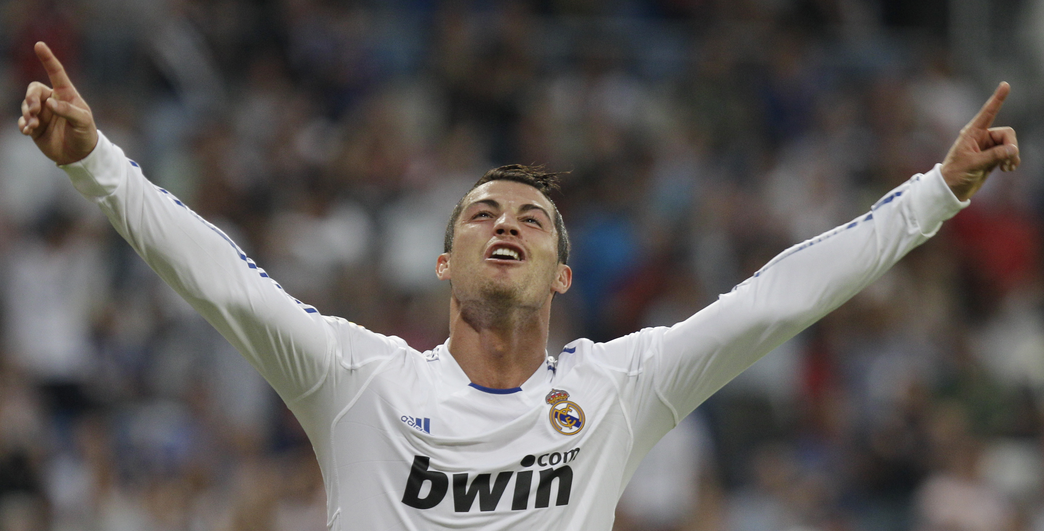 En, nästan läskigt, vanlig pose från en av de nominerade till guldbollen/Ballon d'Or/Fifa world player of the year, eller vad man nu väljer att kalla priset. En, nästan läskigt, vanlig pose från en av de nominerade till guldbollen/Ballon d'Or/Fifa world player of the year, eller vad man nu väljer att kalla priset.