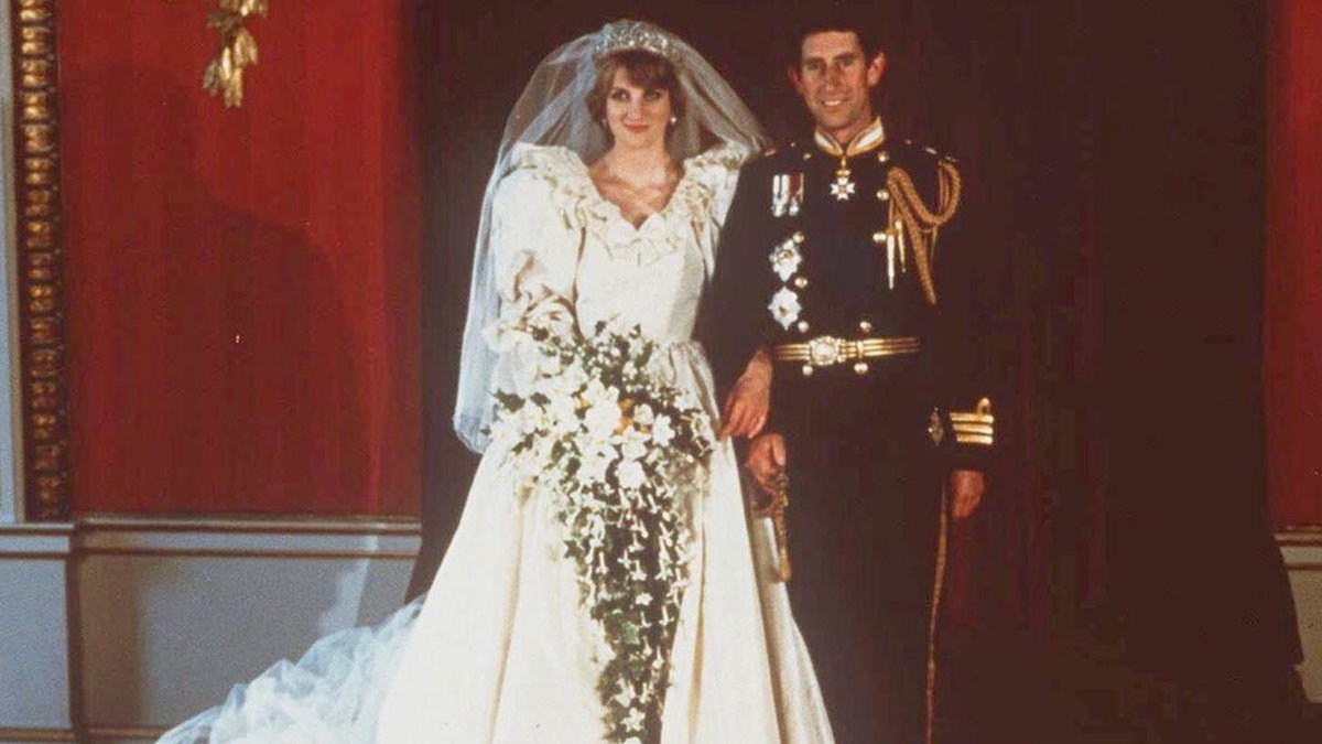 Prinsessan Diana var klädd i en klänning från David Emmanuel. 