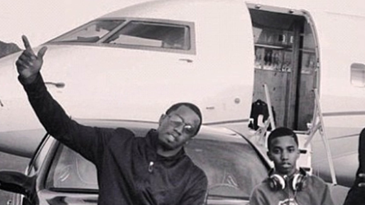 P Diddy poserar med sin lyxbil (och son).