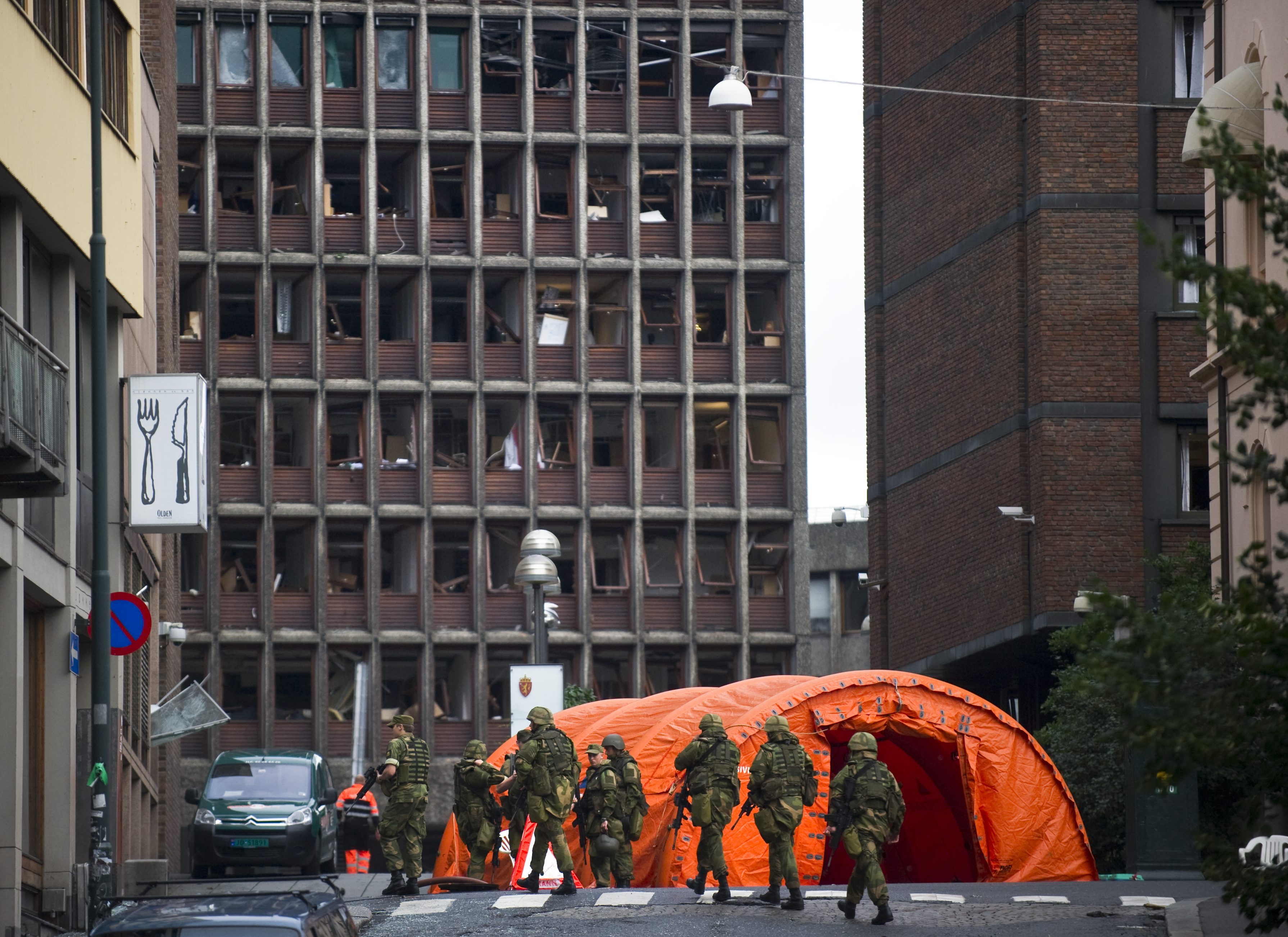 Militären fanns senare på plats i Oslo för att stötta polisen.