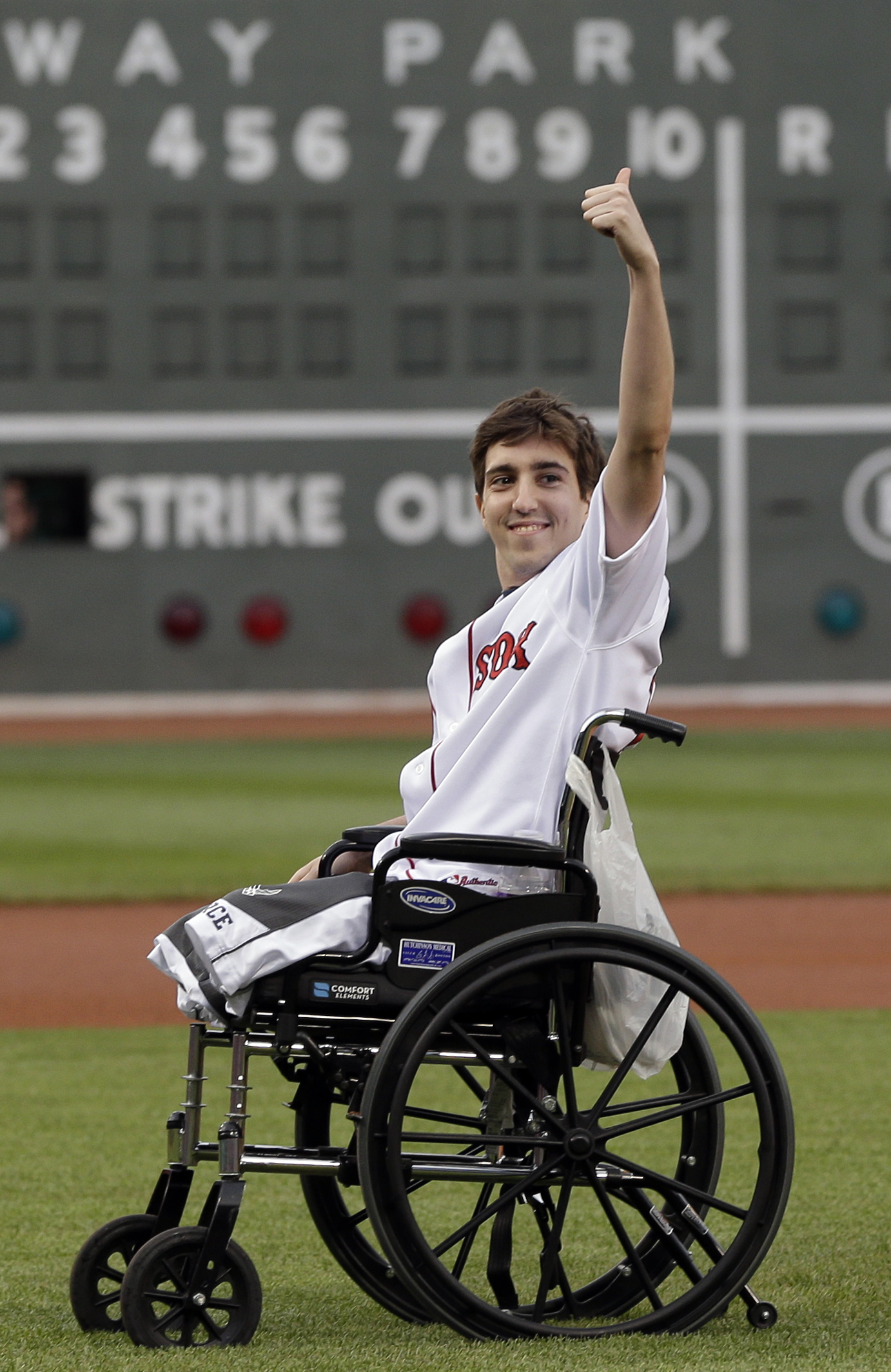 Redan i slutet av maj förra året fick Jeff Baumann kasta första pitchen i en match för Boston Red Sox. Redan i slutet av maj förra året fick Jeff Baumann kasta första pitchen i en match för Boston Red Sox.