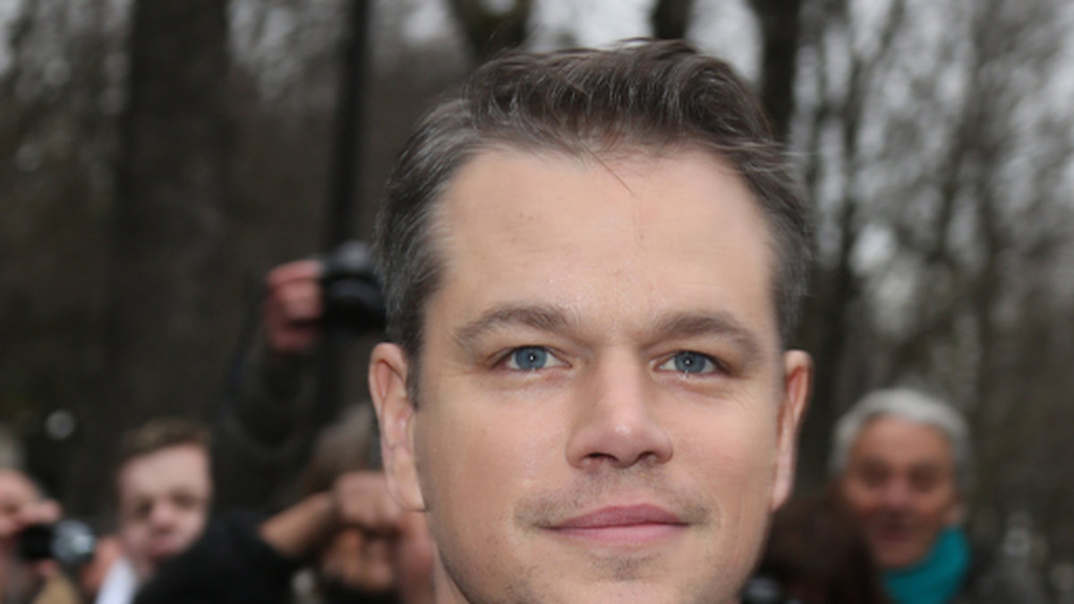 Matt Damon kläcker ett leende på filmfest i Paris. 
