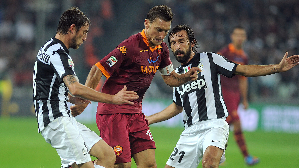 Francesco Totti hade det tufft i kvällens möte mot Juventus.
