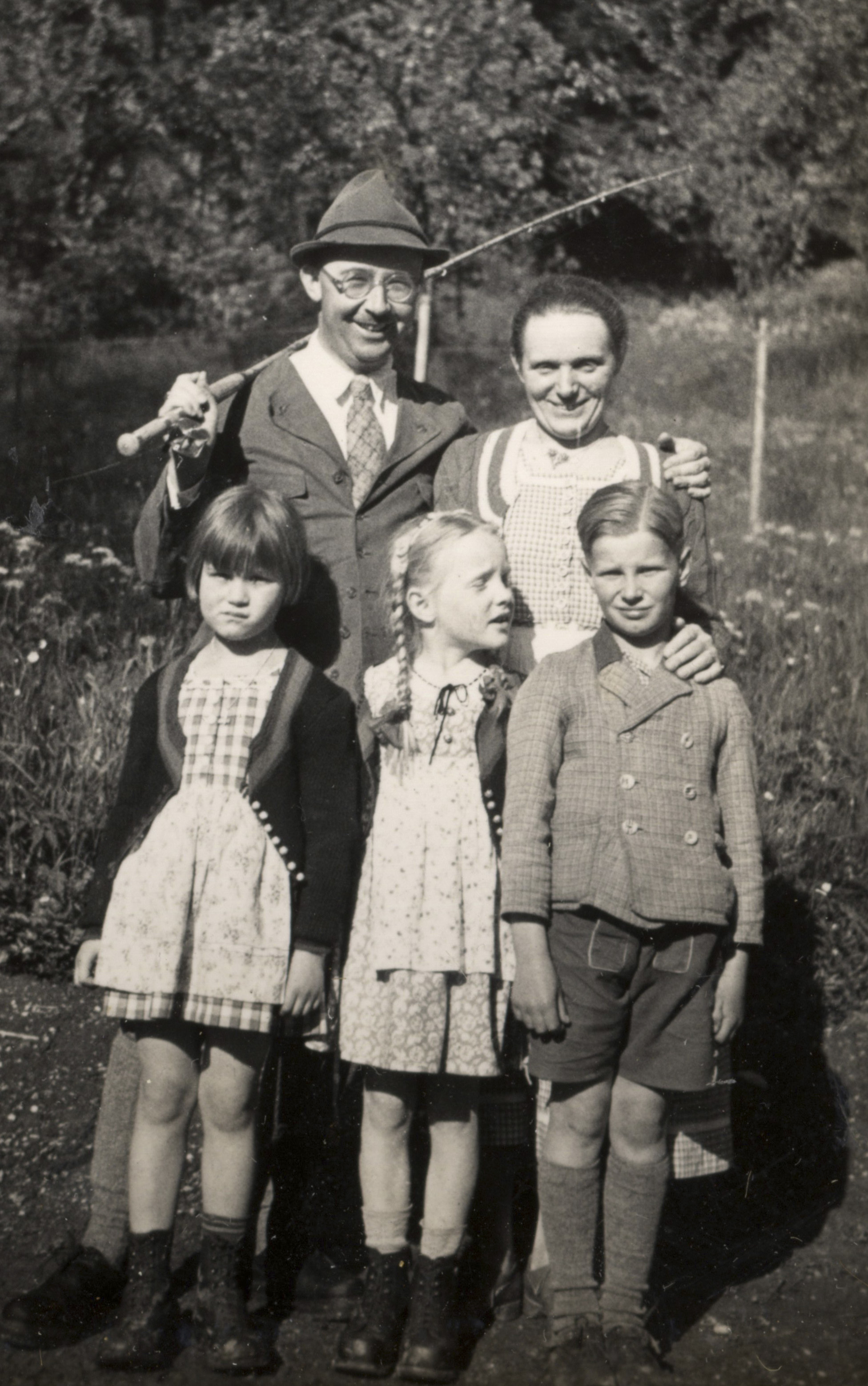 Heinrich Himmler var ledare för SS-trupperna. På bilden ser vi honom med sin familj.