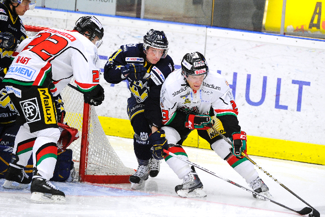Det var en tuff och rolig match i Kinnarps Arena. Det var en tuff och rolig match i Kinnarps Arena.