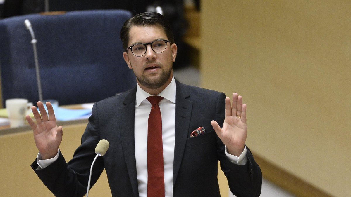 Här ser han faktiskt inte så modig ut, Jimmie Åkesson, Sverigedemokraternas partiledare. 
