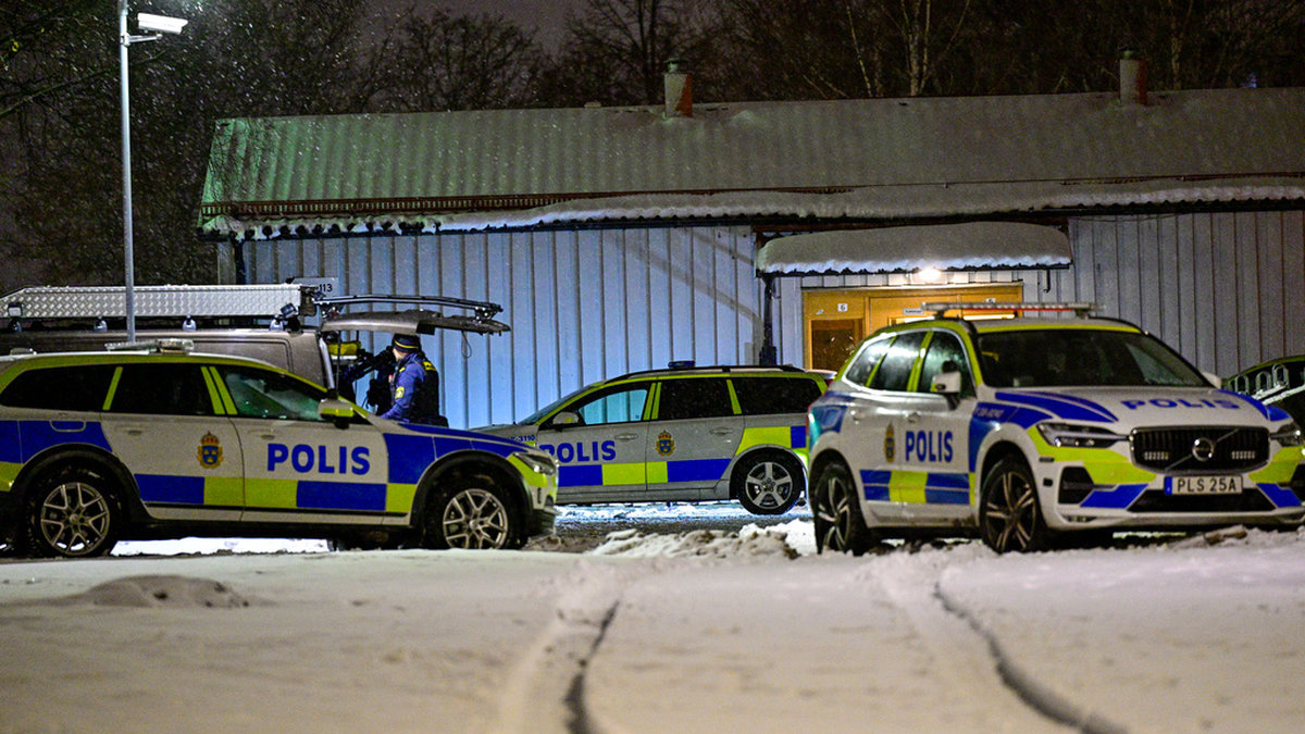 Polisen larmades till brottsplatsen i Södertälje av boende som trott sig ha hört smällare eller fyrverkerier i området. Arkivbild.