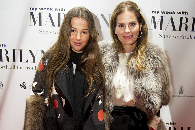 Men oftast är det med mamma Nathalie som Chloé intar röda mattan. Men oftast är det med mamma Nathalie som Chloé intar röda mattan.