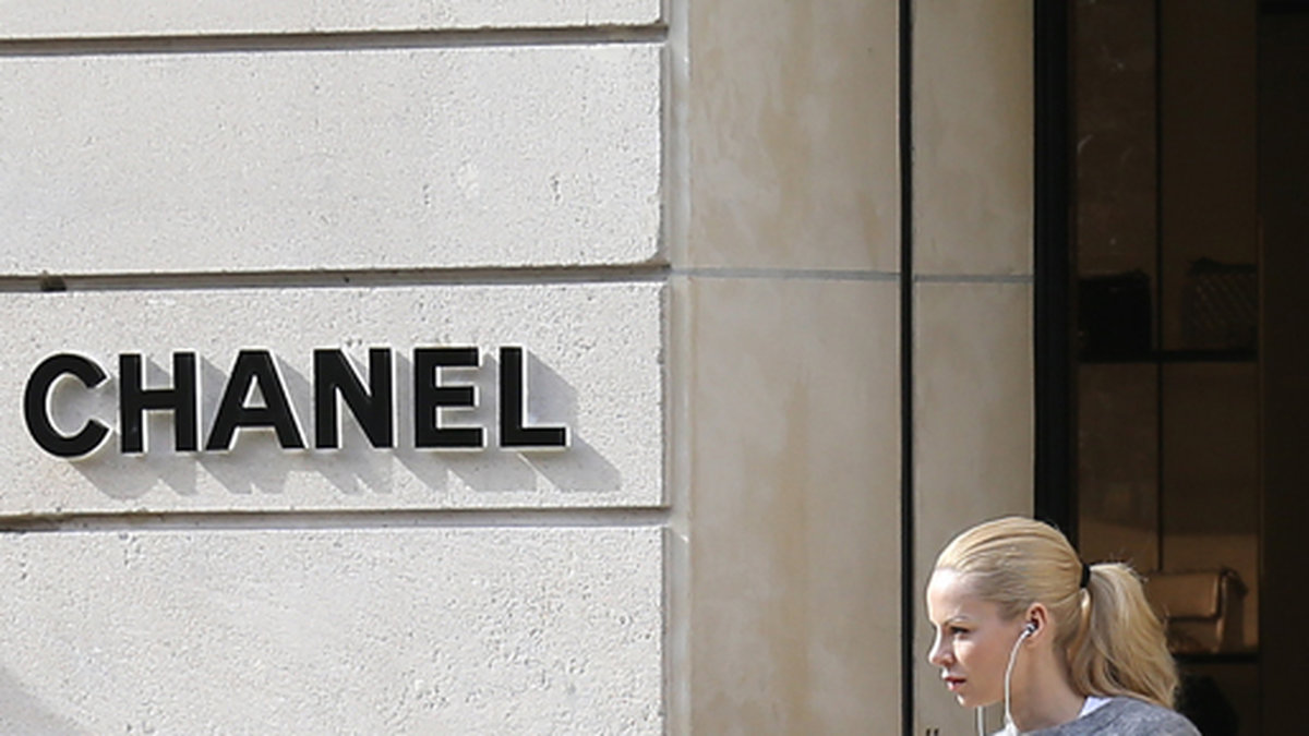 Helena Seger har shoppat loss på Chanel i Paris.