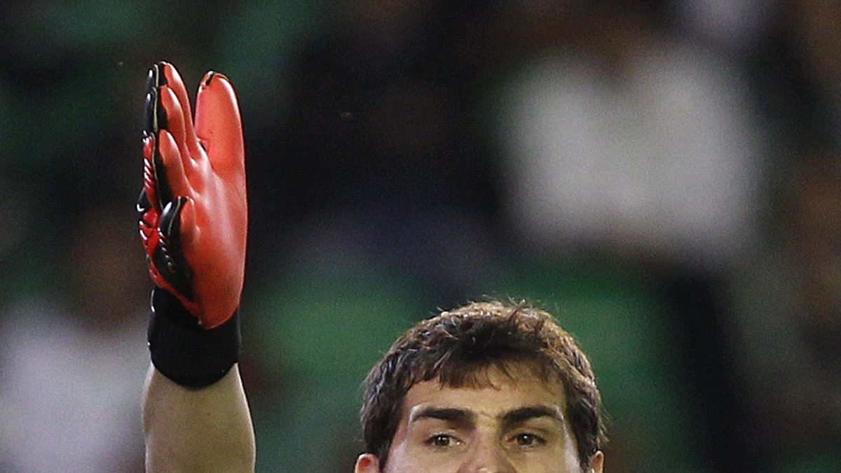 Casillas räknas som en legendar i klubben och har inte petats på över tio år.