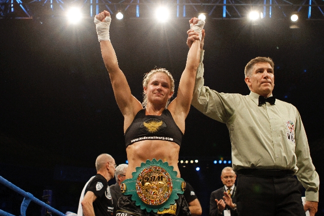 Frida Wallberg är ny världsmästare i boxning.