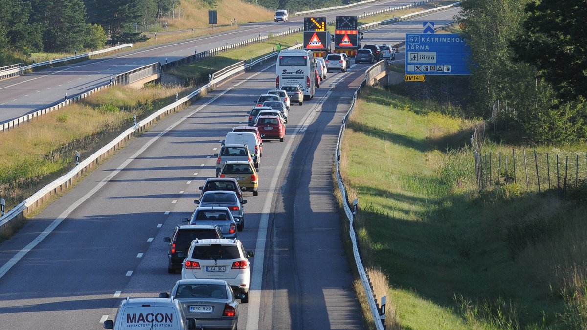 57 människor dog på de svenska vägarna 2015. 