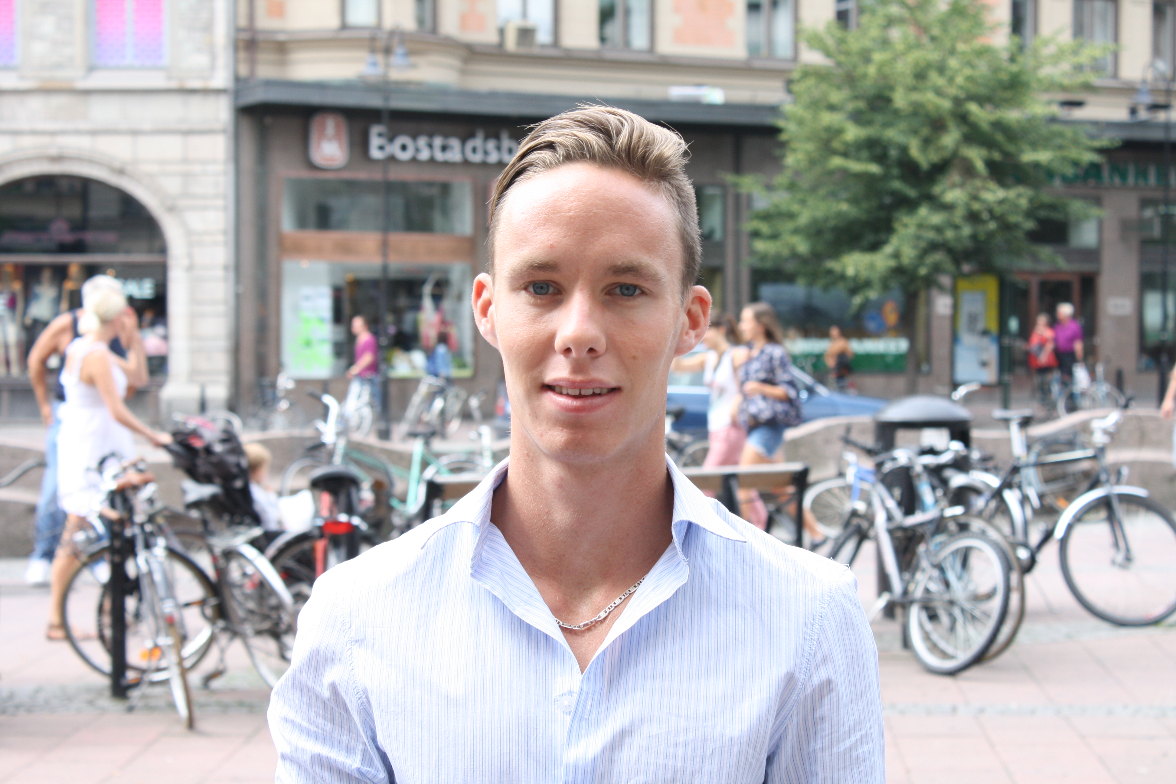Andreas Torstensson, 20 år, receptionist, Falkenberg.
– Jag är inte rädd men man tänker väl på det eftersom det händer i Norge. Klart att det kan hända i Sverige.