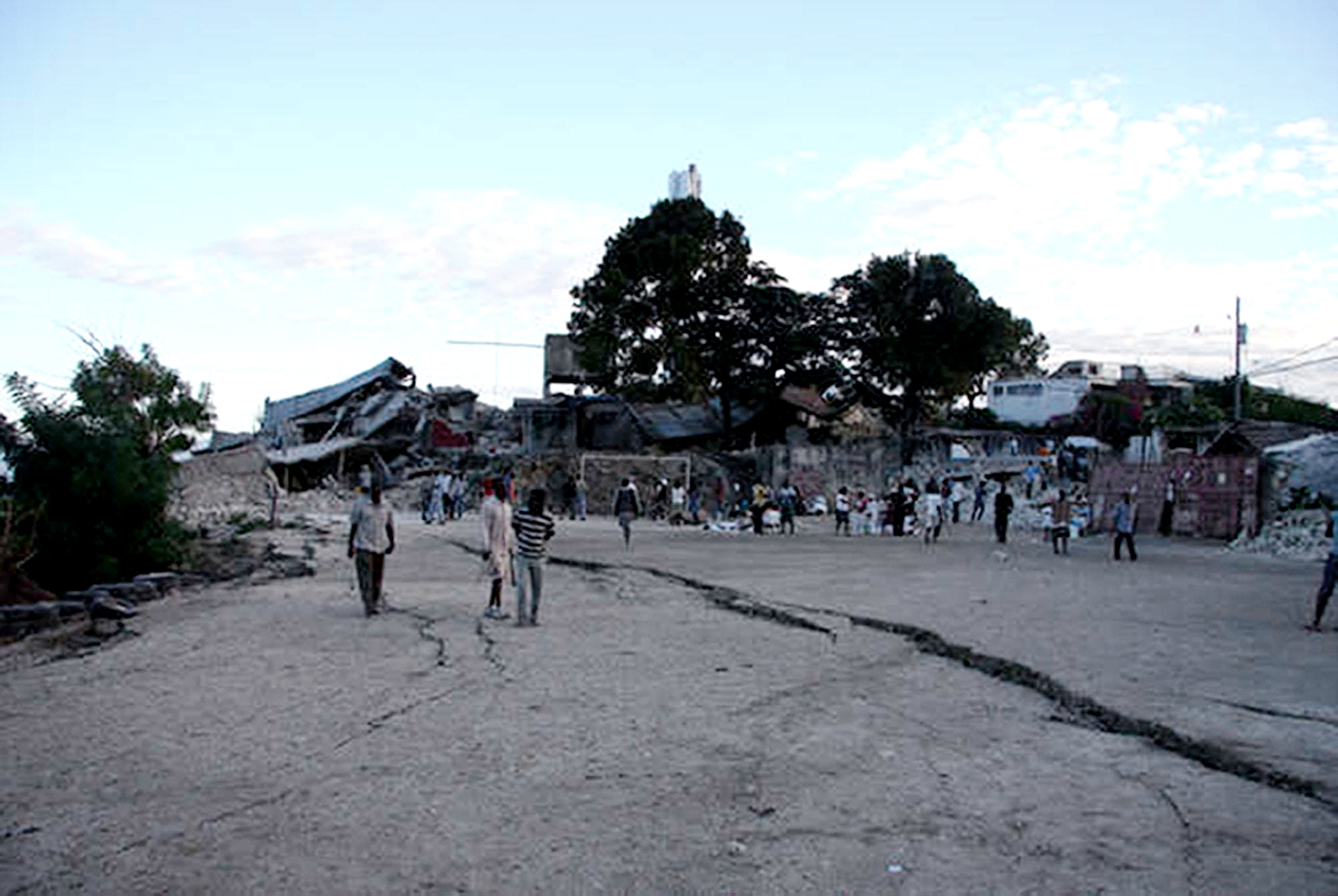 Den 12 januari 2010 drabbades Haiti av ett kraftigt jordskal som uppmättes till 7.0 på richterskalan. Den 12 januari 2010 drabbades Haiti av ett kraftigt jordskal som uppmättes till 7.0 på richterskalan.