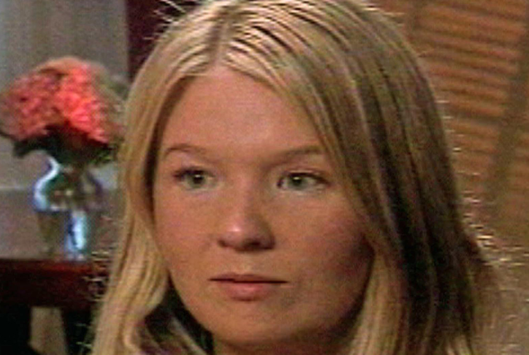 Jude Law bedrog Sienna Miller med parets barnflicka, Daisy Wright. Sienna bröt genast förlovningen med Jude Law. Jude Law bedrog Sienna Miller med parets barnflicka, Daisy Wright. Sienna bröt genast förlovningen med Jude Law.