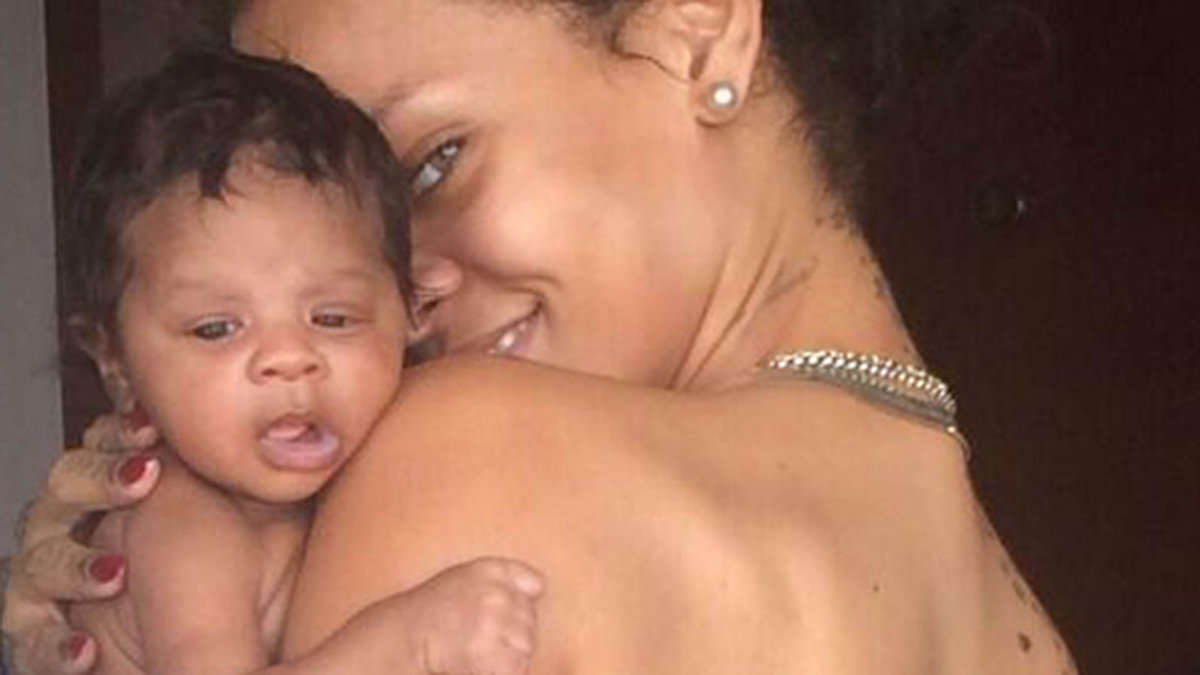 Rihanna gosar med en bebis.