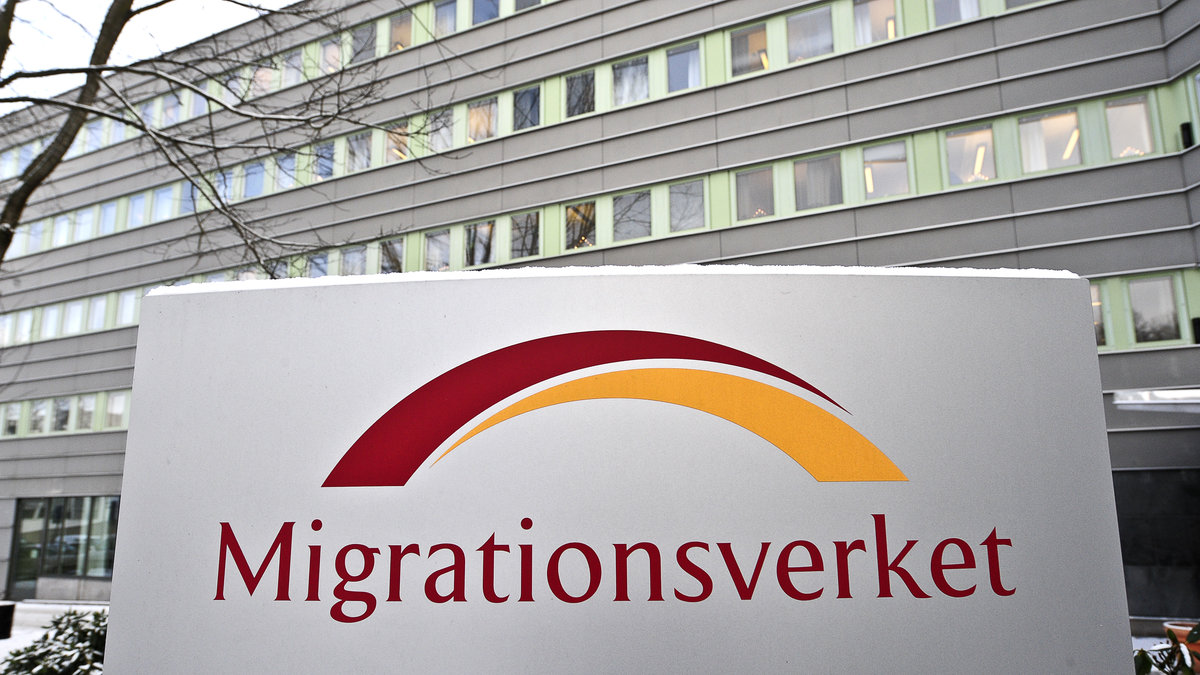 Migrationsverket försöker stoppa handeln med arbetstillstånd.
