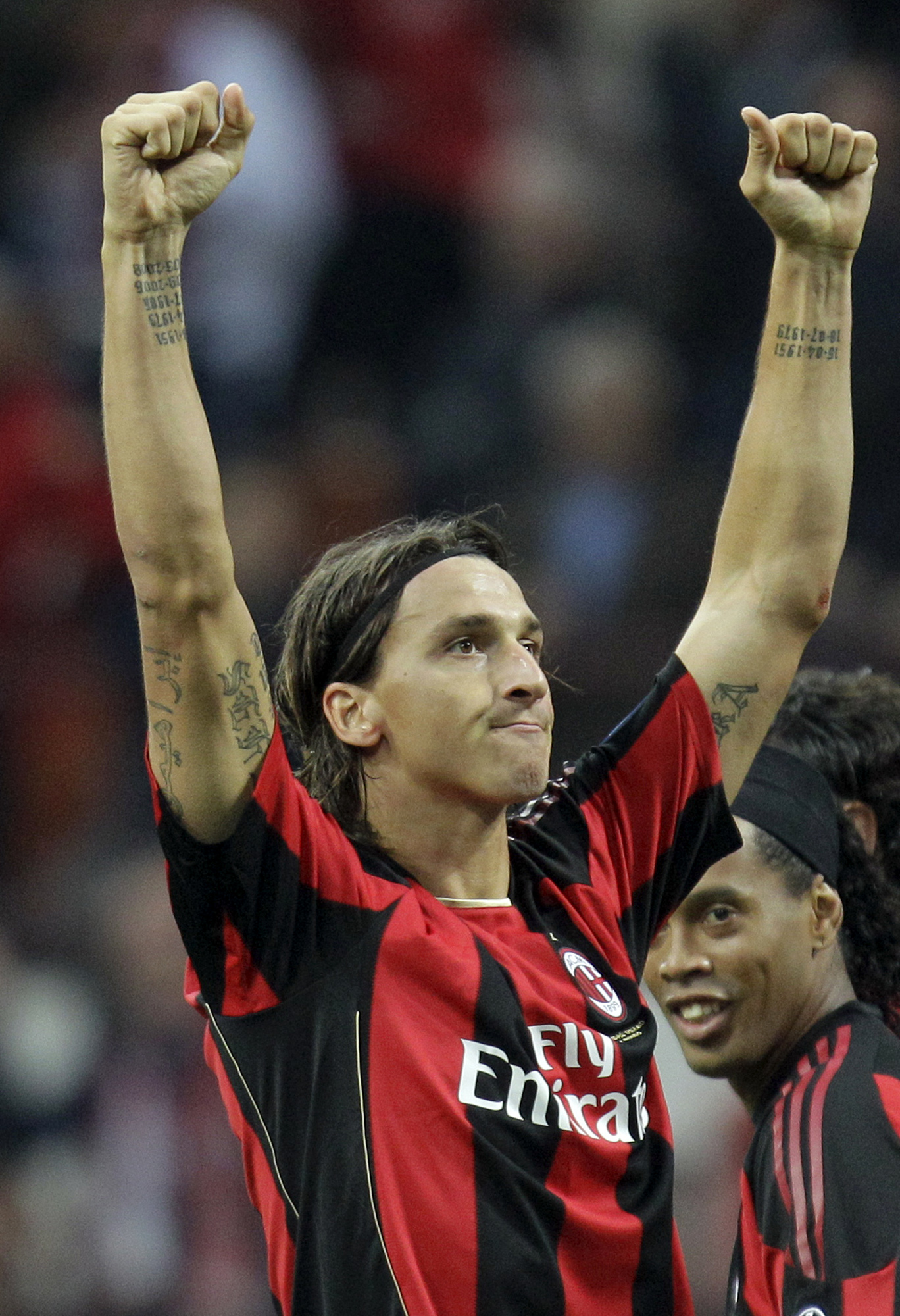 Zlatan Ibrahimovic firar efter att ha gjort mål för sitt Milan mot Genoa i Serie A - men det började ju inte här..