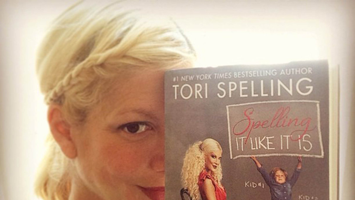 Tori Spelling öppnar upp sig i sin senaste bok.