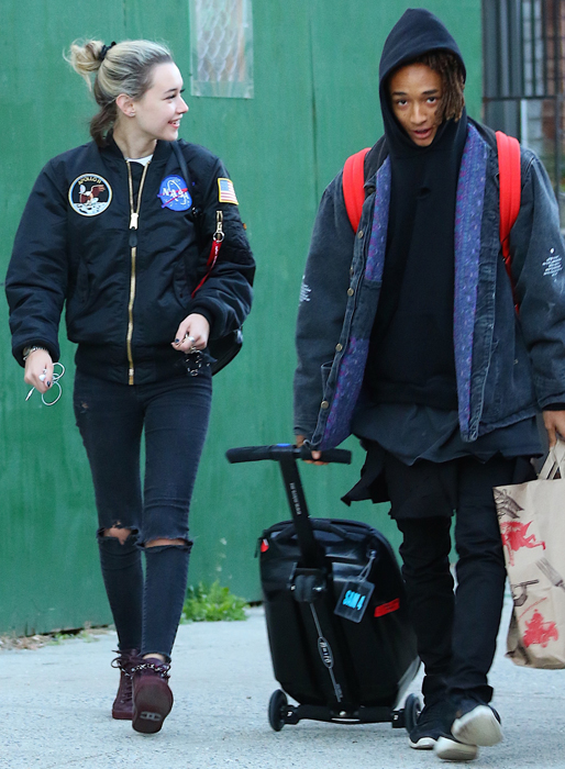 Jaden Smith och flickvännen Sarah Snyder tar en promenad i Brooklyn. 
