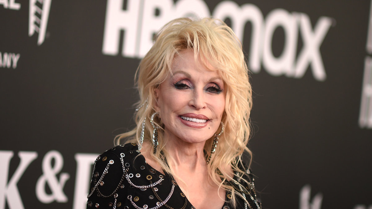 Dolly Parton fått en miljard kronor att skänka till välgörenhet. Arkivbild.