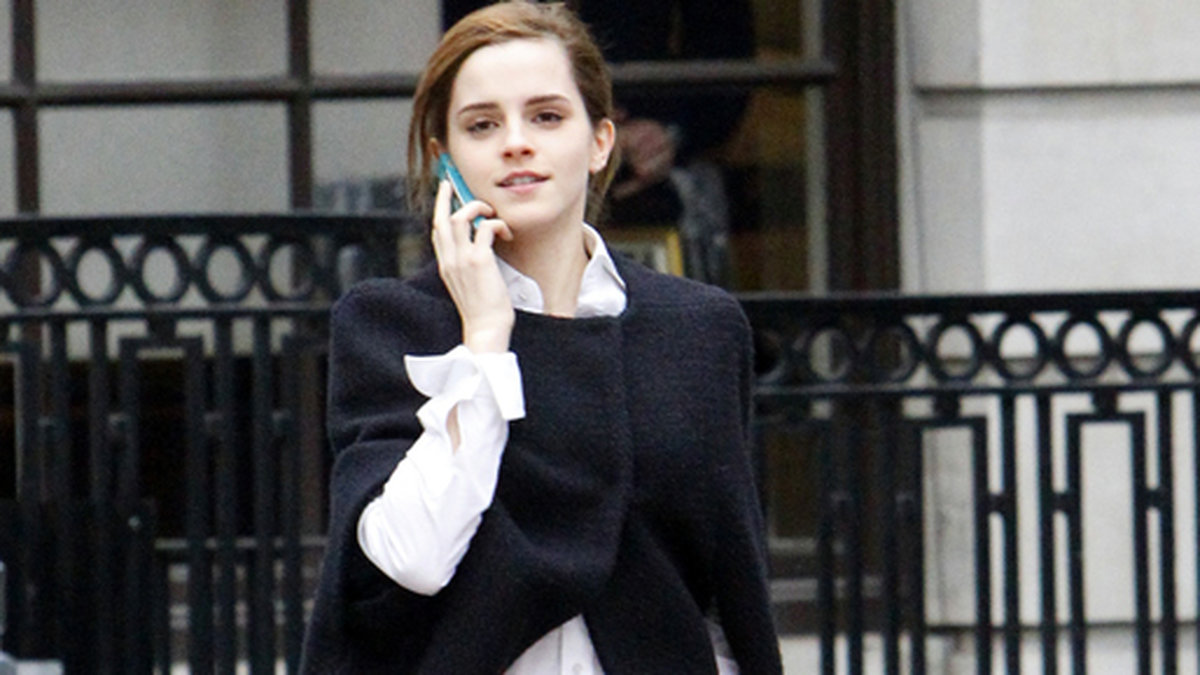 Harry Potter-stjärnan Emma Watson shoppar på Stella McCartney i London. 