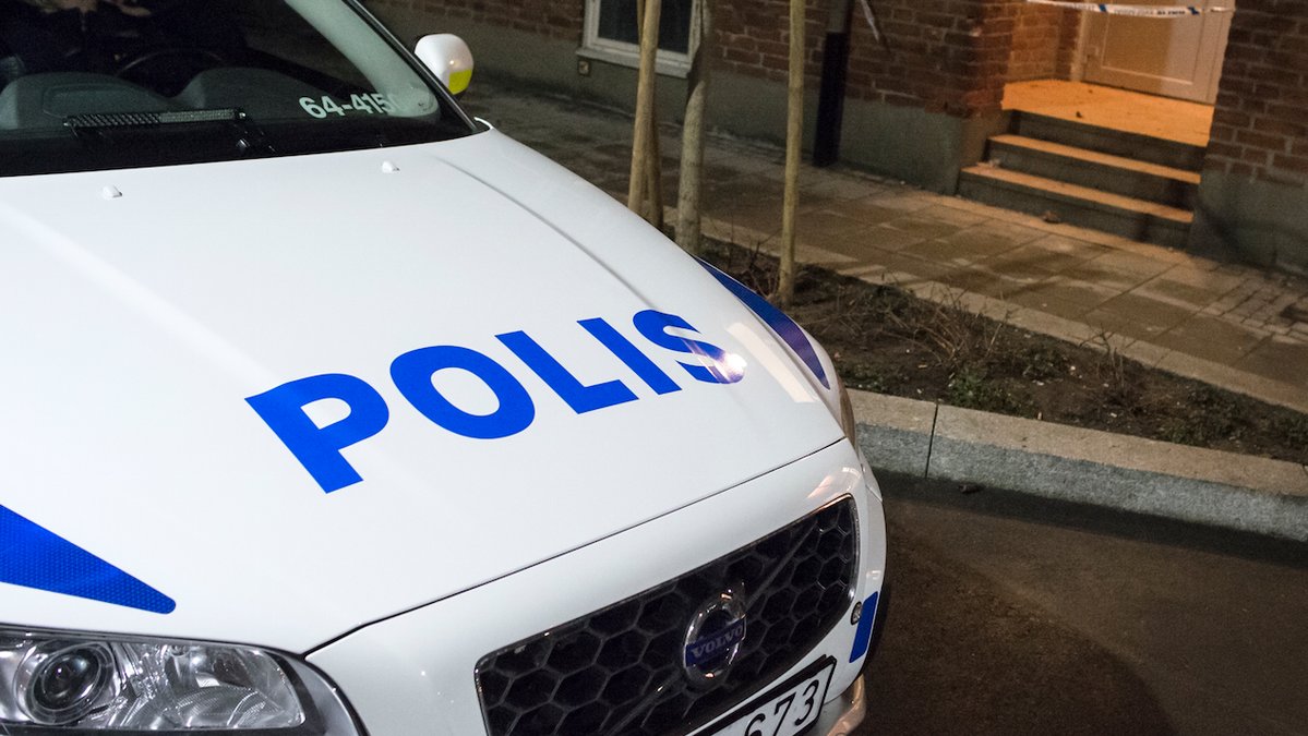 En man har dött i en krock utanför Ystad. 