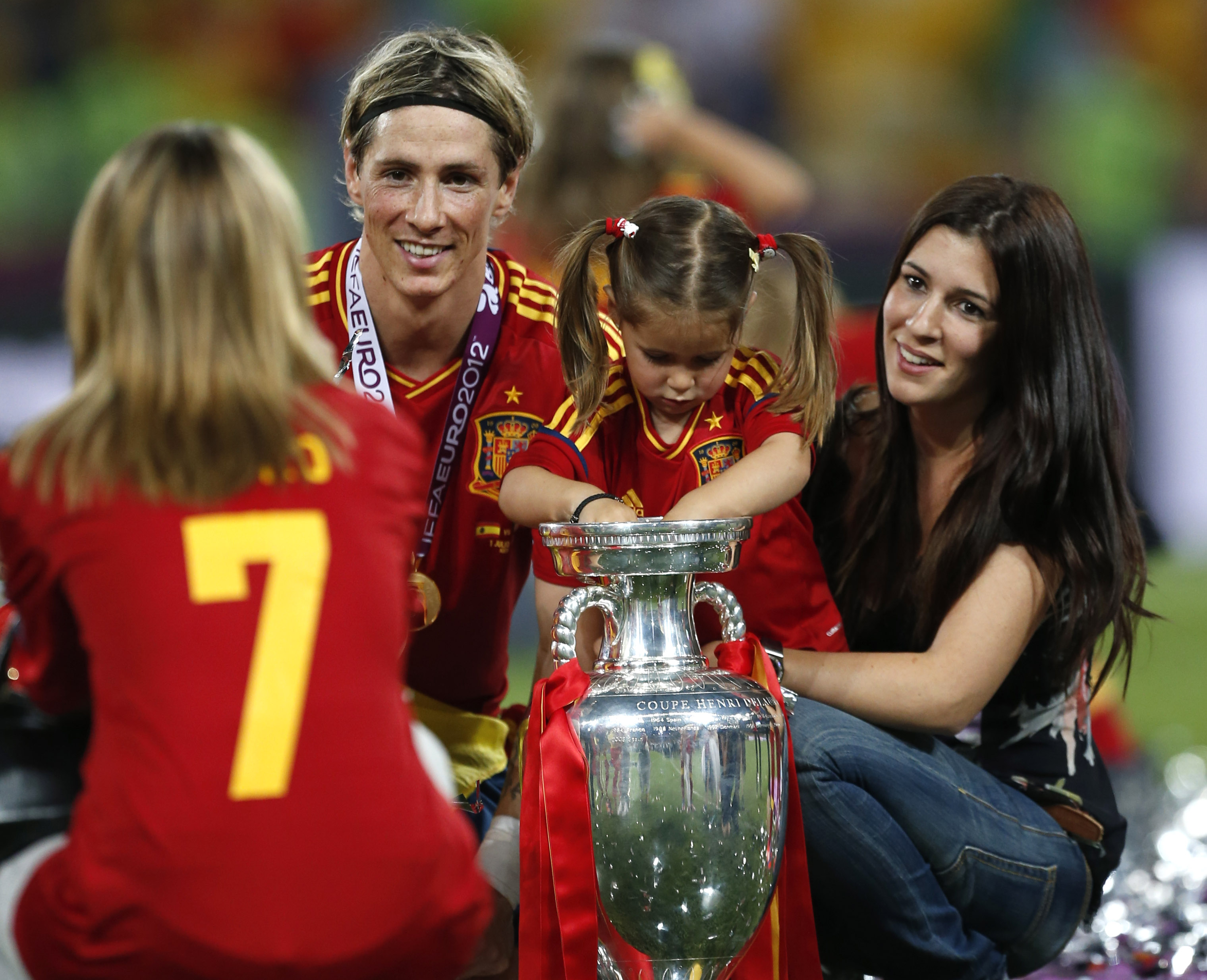 Torres firade EM-titeln med sin familj.