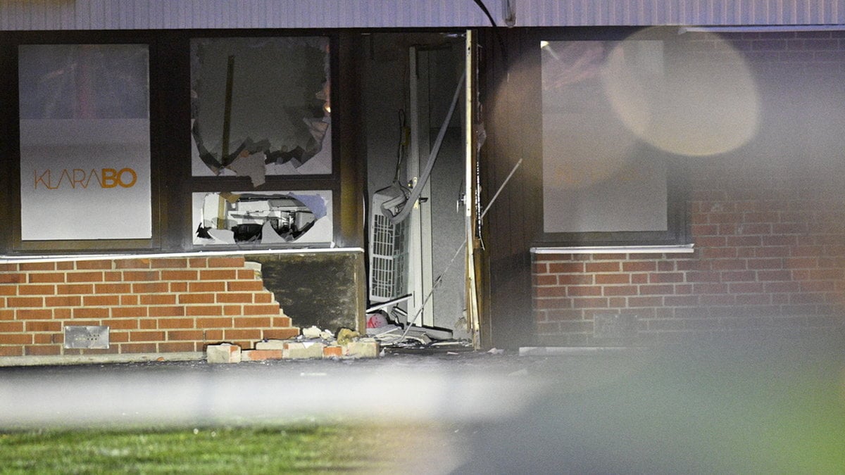En explosion har förstört dörr och fönster i en lokal tillhörande ett bostadsbolag i ett område i Trelleborg.